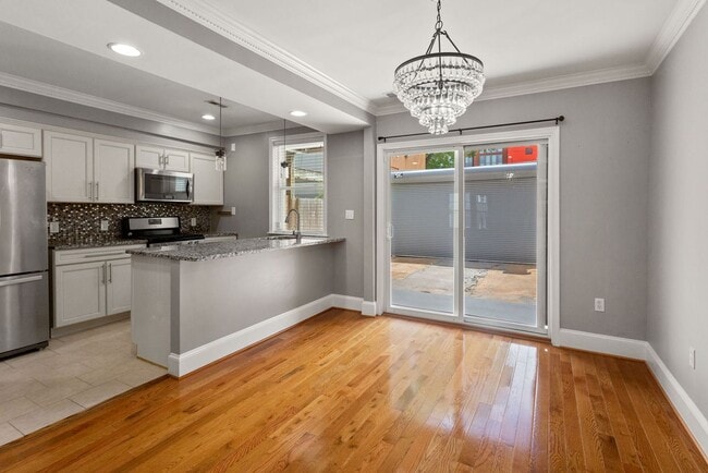 Photo - Available Now! 5 Minute Walk From Nats Par...