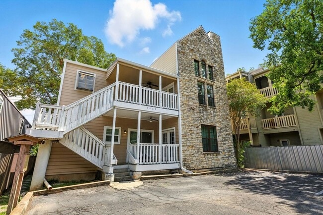 Building Photo - 4409 Speedway Unit 201