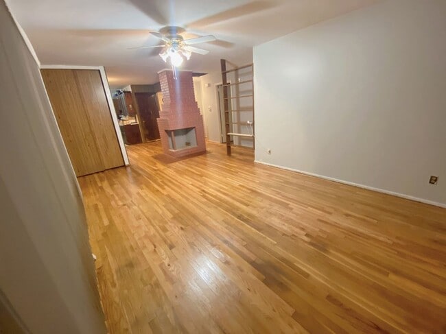 Photo - 1092 Forbes St