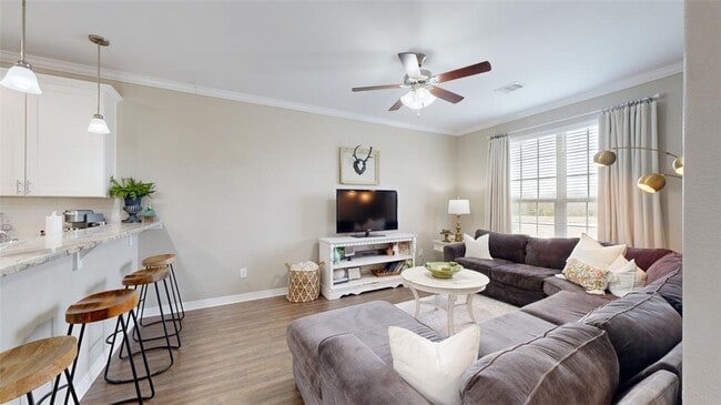 Photo - 2155 Big River St