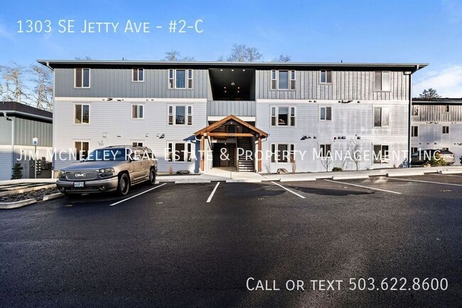 Second level 2 bed/ 1 bath with 1 Assigned... - Second level 2 bed/ 1 bath with 1 Assigned... Apartment Unit #2-C