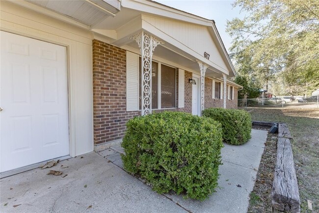 Photo - 617 Wisteria Rd