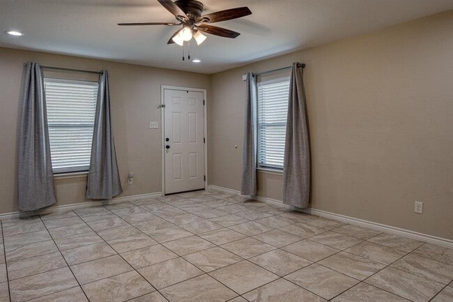 Photo - 401 St Joseph St