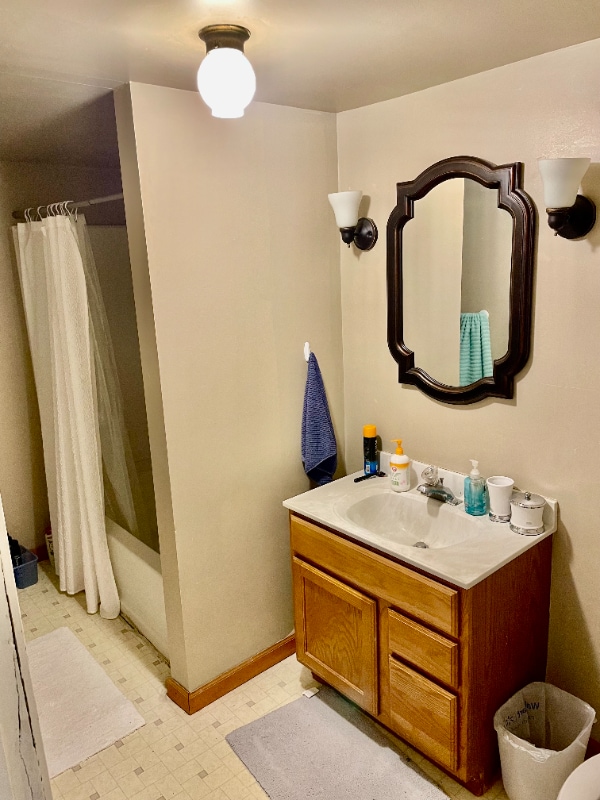 Photo - 323 Center St