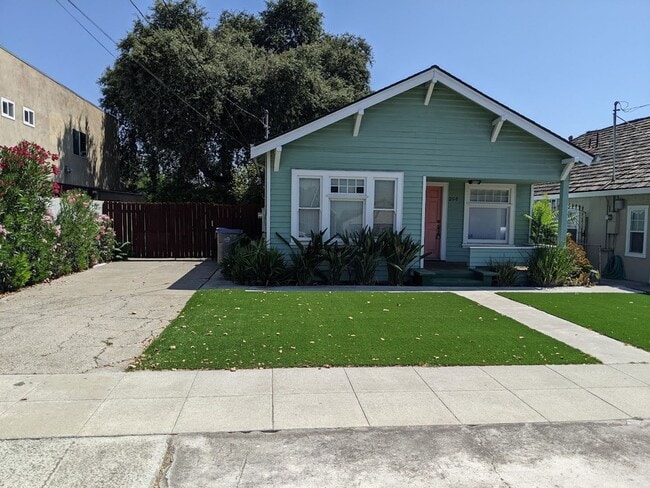 Building Photo - SAN JOSE - Craftsman style cottage with ya...