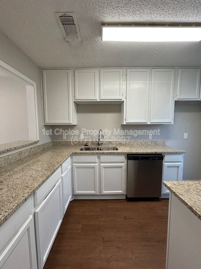 Photo - 7425 Kingswood Dr