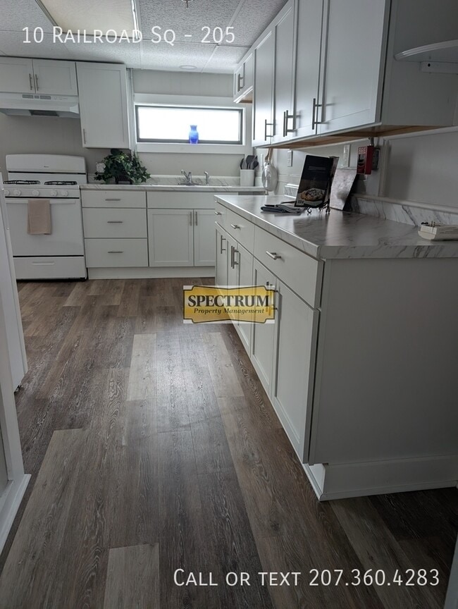 Building Photo - 10 Railroad Square Unit 205