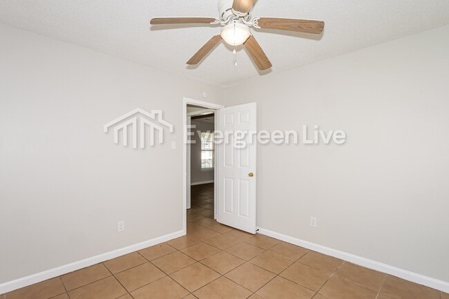 Photo - 261 Gracewood St