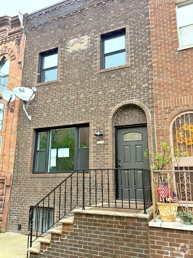 Building Photo - 2323 S 13th St Unit 2nd Floor Rental