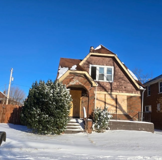 Building Photo - 5520 Haverhill St Unit Upper