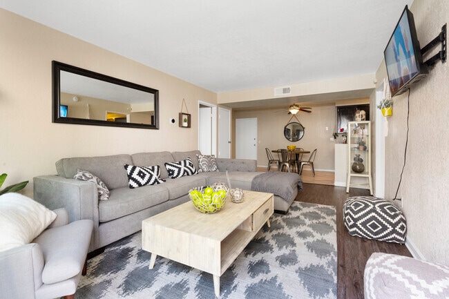 2 Bed 2 Bath - University Riverside Gardens