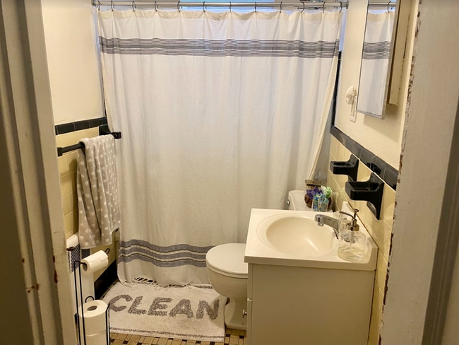 Photo - Nice 2 bed unit in the heart of Oak Square with free parking!