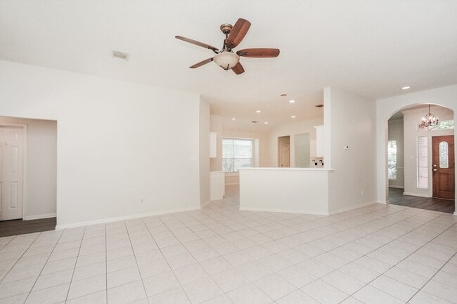 Building Photo - 918 Tennyson Dr