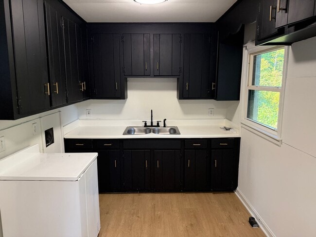 Photo - 1522 Effingham Rd
