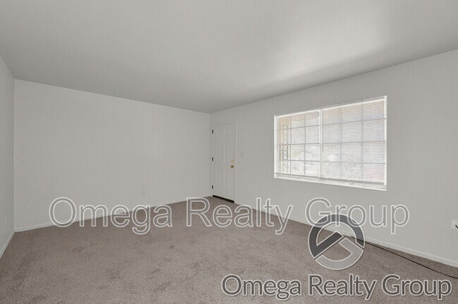 Photo - 2020 High School Rd Unit Apt H