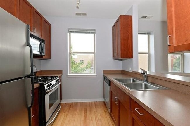 Photo - 1110 W Washburne Ave Unit 1110 W Washburne  #201