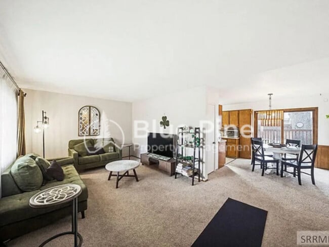 Photo - 407 Valley Dr