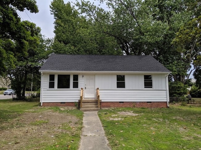 Photo - 3 Bedroom on Oxnard - ready for mid March move in