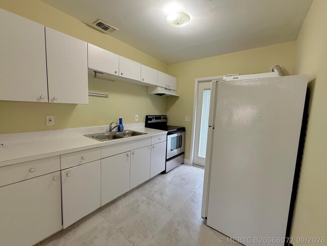 1691 W 26th St