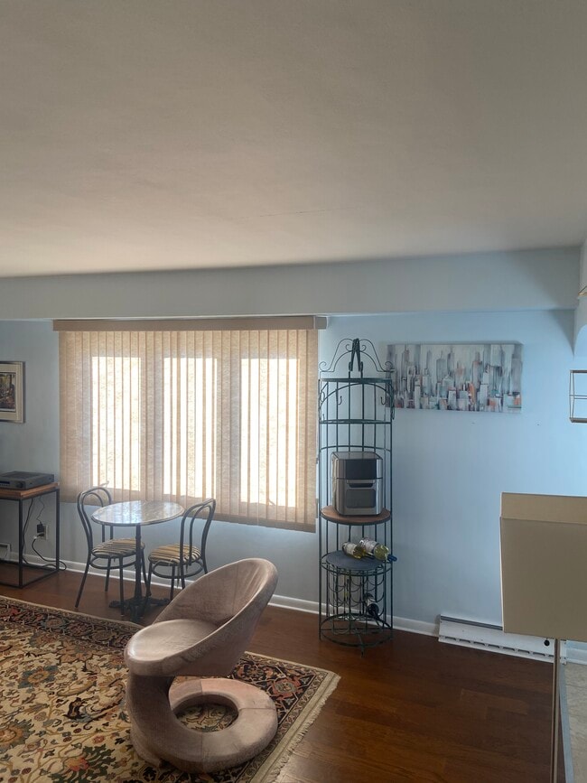 LR - 7000 W Stevenson St