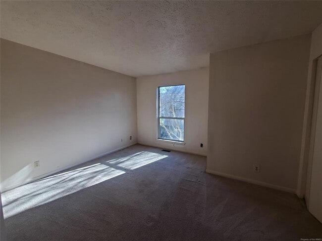 Photo - 4049 Midlands Rd