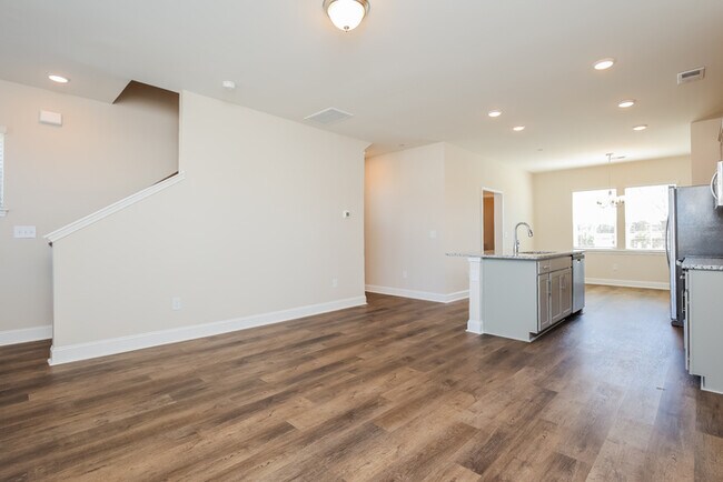 Photo - 212 Eagles Cliff Dr