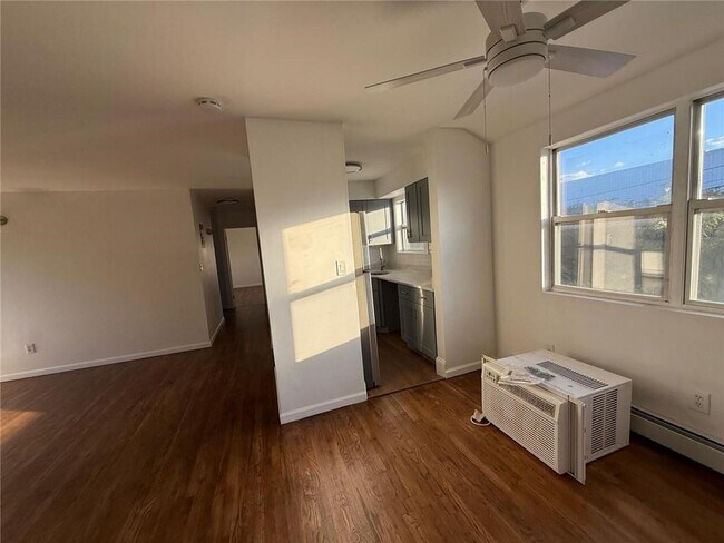 Photo - 120-36 Marsden St