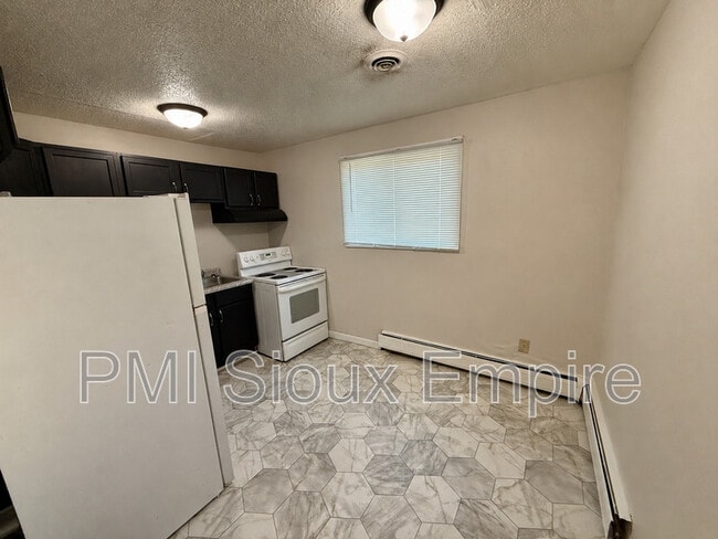 Photo - 705 W 18th St Unidad 2