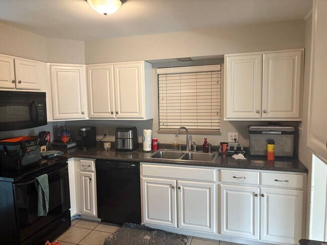 Photo - 3BR/ 2BA One-level Home in West Hills, Fenced Backyard