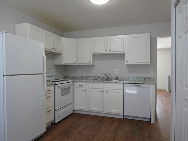 Photo - Remodeled Huge 4 Bedroom Townhome