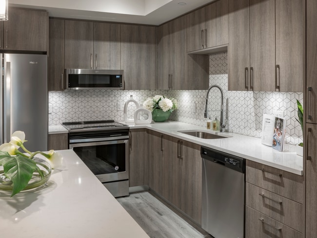 Apartment Kitchen - The Point at Doral