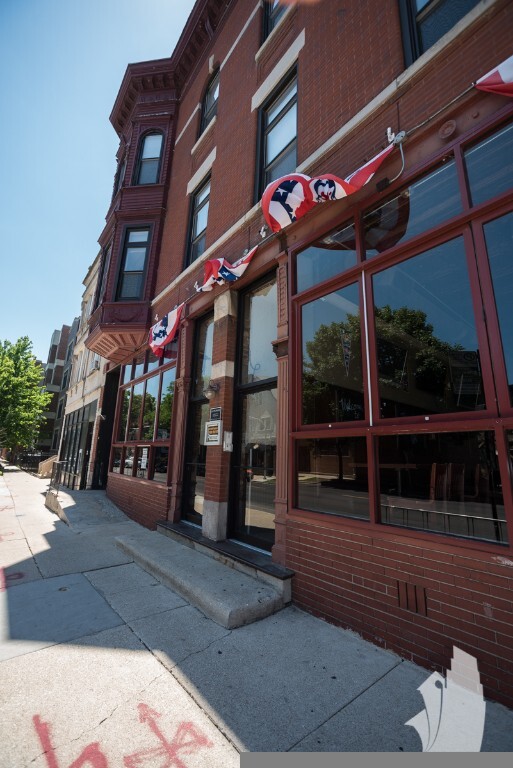 Building Photo - 3352 N Sheffield Ave