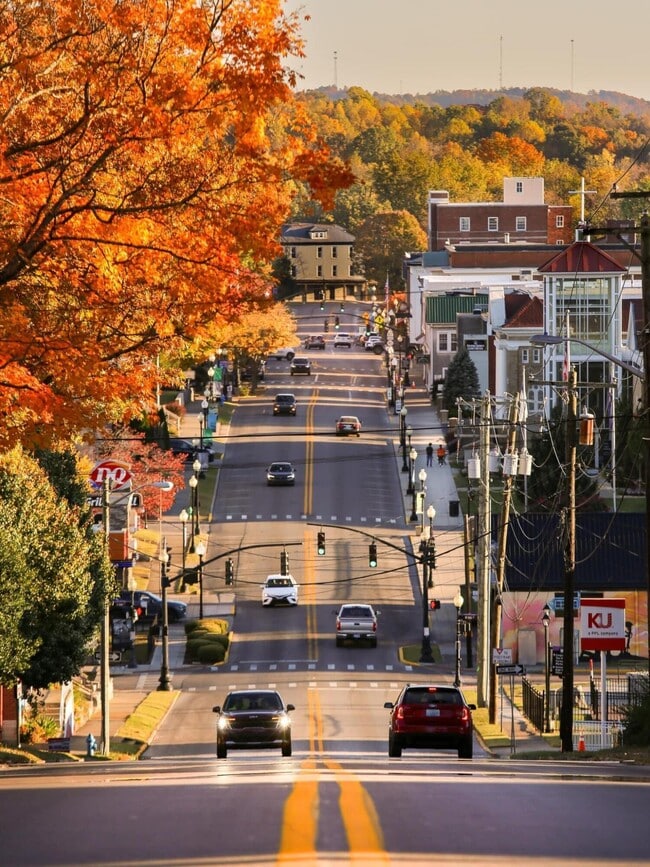Photo - 406 N Main St