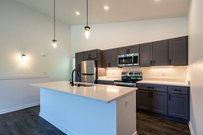 Photo - 1920 Edwards St Unit B