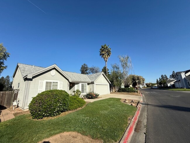 Photo - 2 bedroom, 2-bathroom home plus den/office in Fresno, CA!