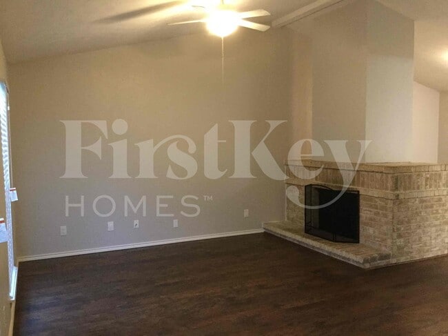 Photo - 717 Redbud Dr