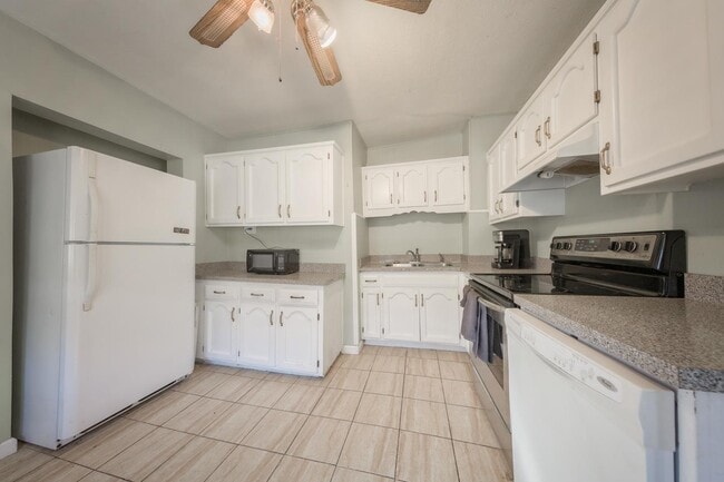 Photo - 4626 Genessee St