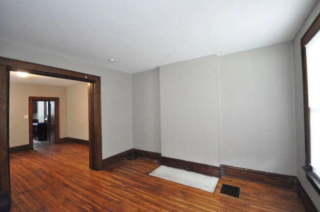 2160 Indianola Ave