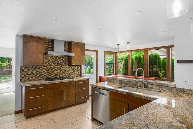 Photo - 16711 SE 46th St