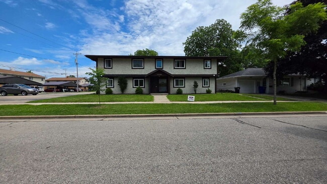 Building Photo - Cozy 1 bedroom upper in Appleton Unit 7