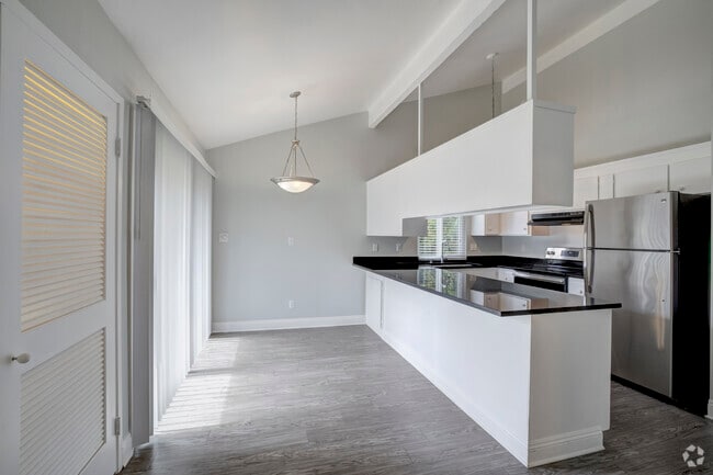 C-Bed: 2 Bath: 2 Sq. Ft.: 1,465, Dinning