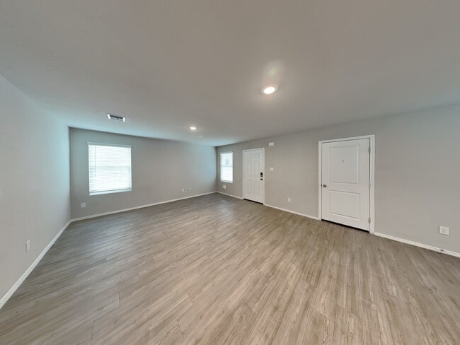 Photo - 7310 Adaja Riv