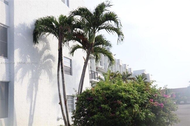 Photo - 3000 Sunrise Lakes Dr W Unit 303