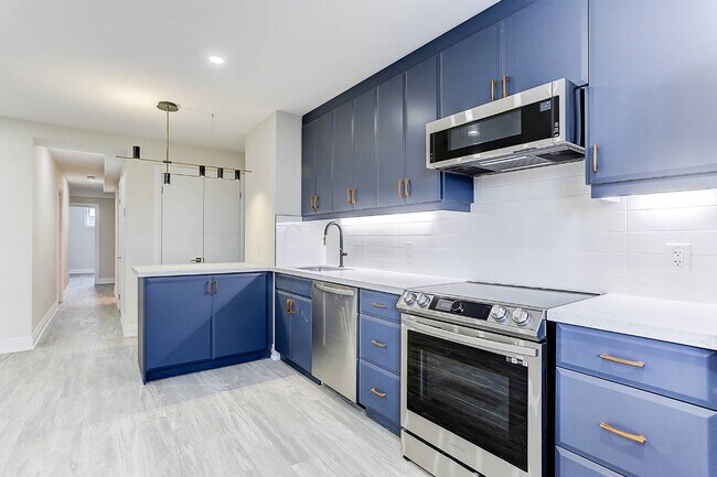 Photo - 2071 Keele St Unit Lower