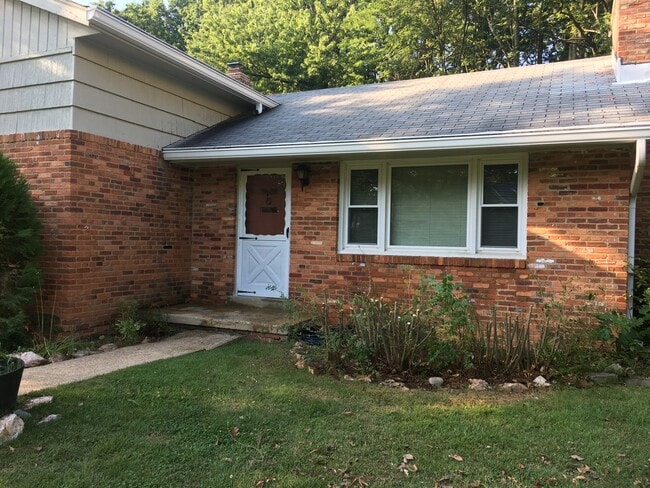 Photo - 1115 Westbriar Ct NE