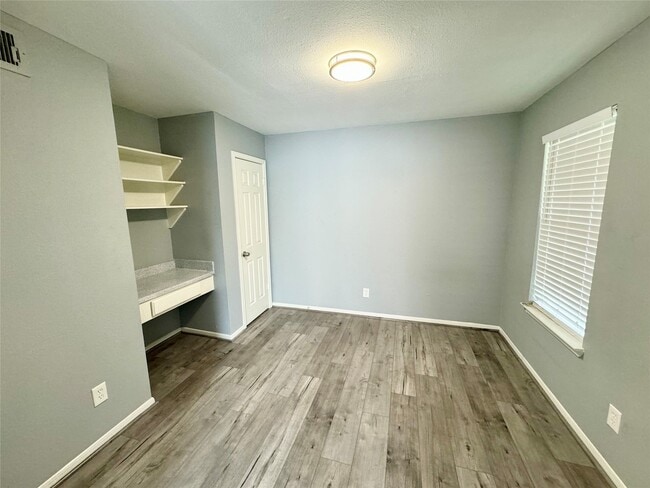 Building Photo - 14600 Fonmeadow Dr Unit 605