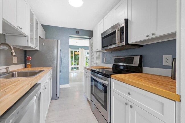 Photo - 2755 NE 28th Ave Unit C2