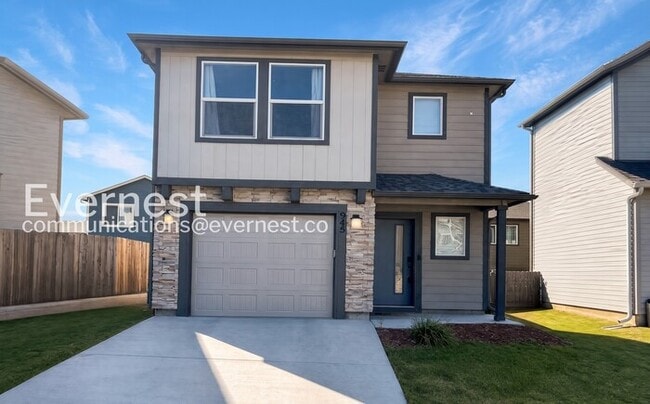 Building Photo - Spacious Home with Fenced Yard & Garage Access / 3 Bed & 2.5 Bath / Section 8 Accepted / Coming S...