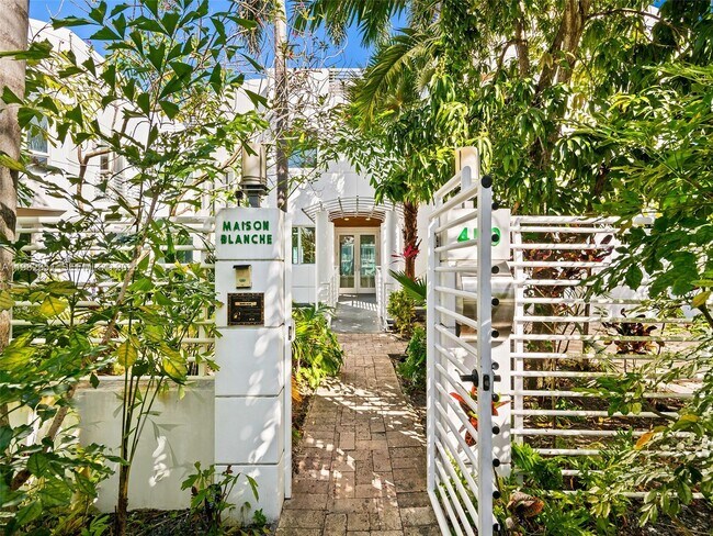 Photo - 450 Victoria Terrace