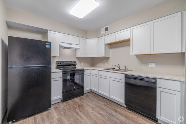 2BR, 1BA - 900SF - Kitchen
